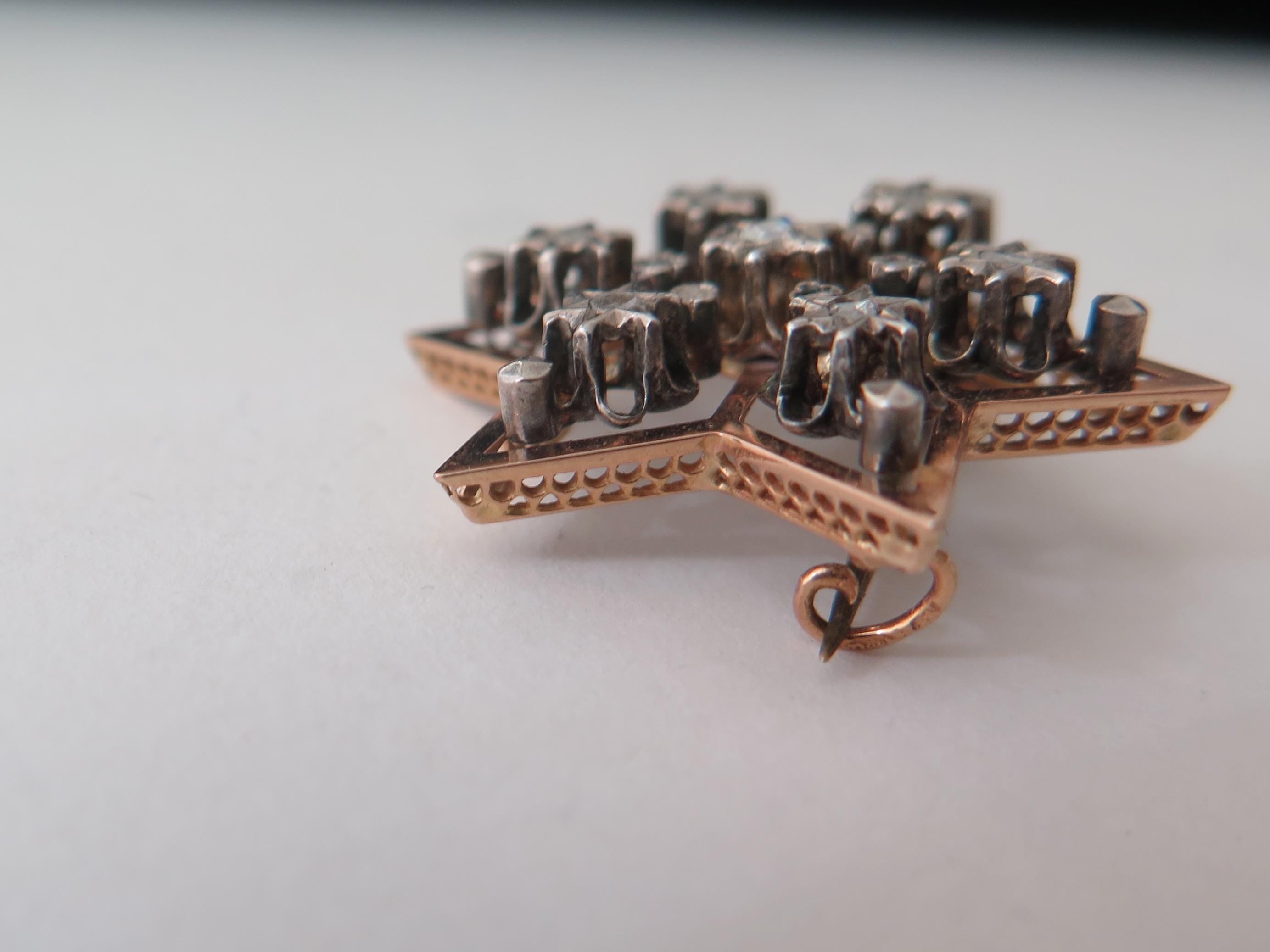 French Antique 18k Gold & Diamond “Toile de Digne” Star Brooch – c. 1880