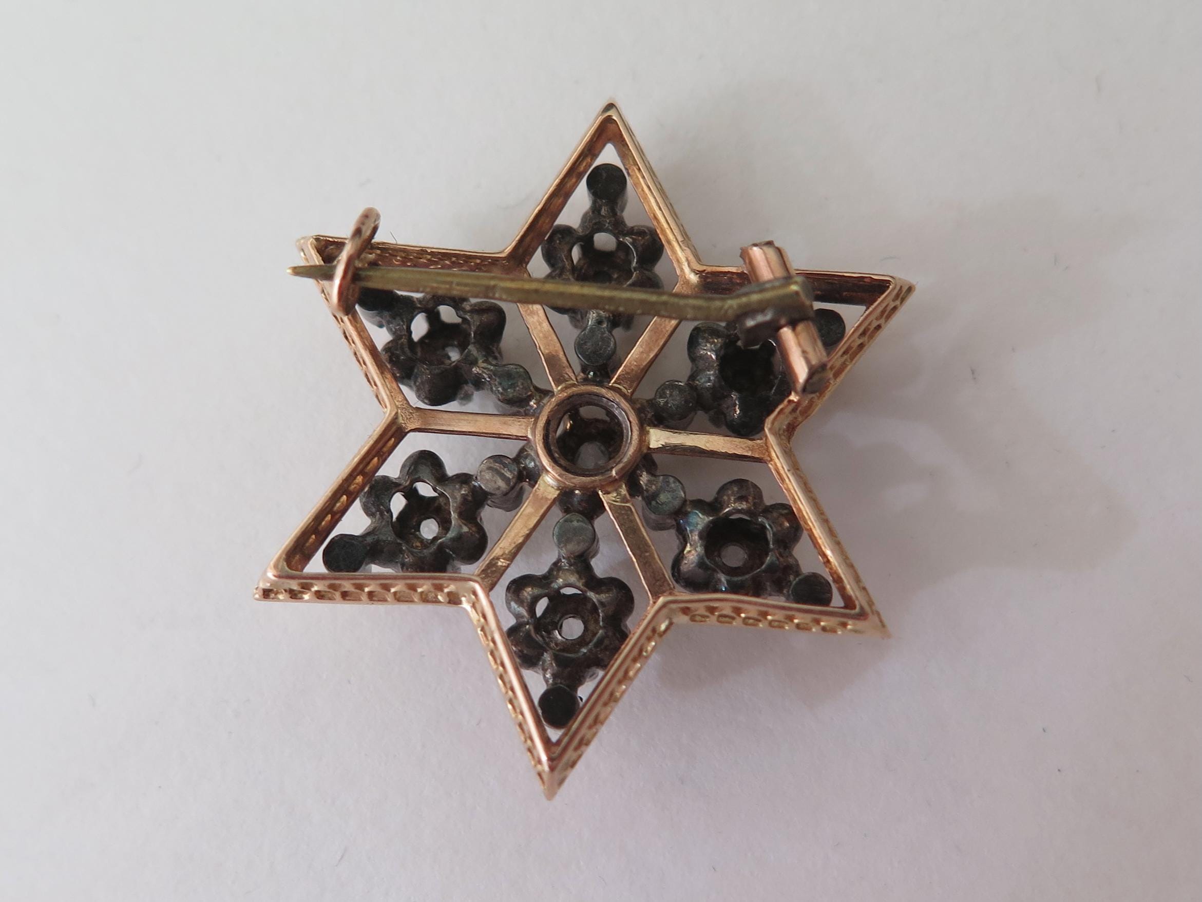 French Antique 18k Gold & Diamond “Toile de Digne” Star Brooch – c. 1880