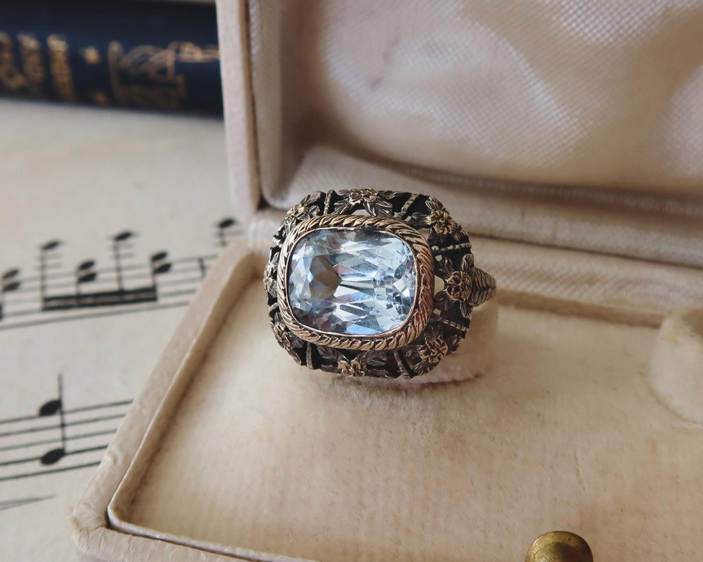 Antique 18k Gold Ring with Synthetic Aquamarine