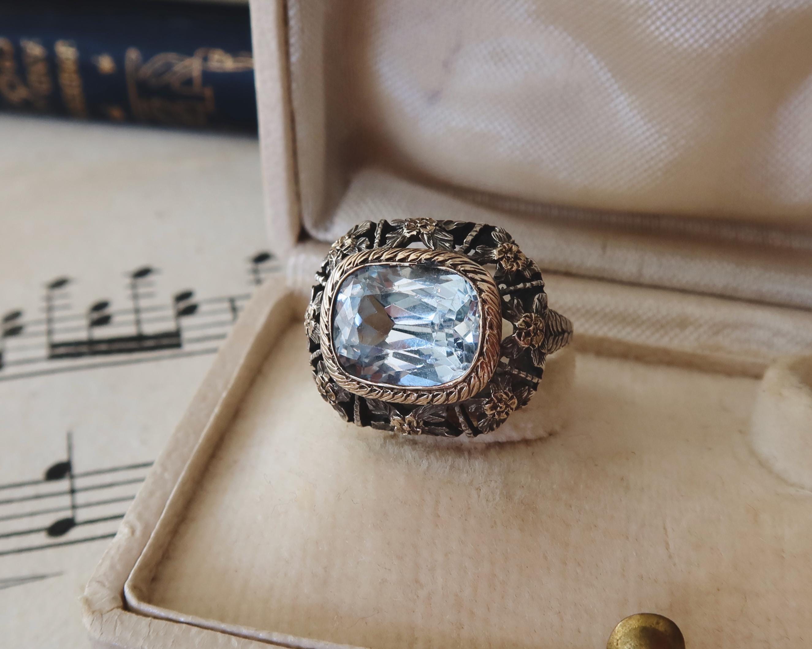 Antique 18k Gold Ring with Synthetic Aquamarine