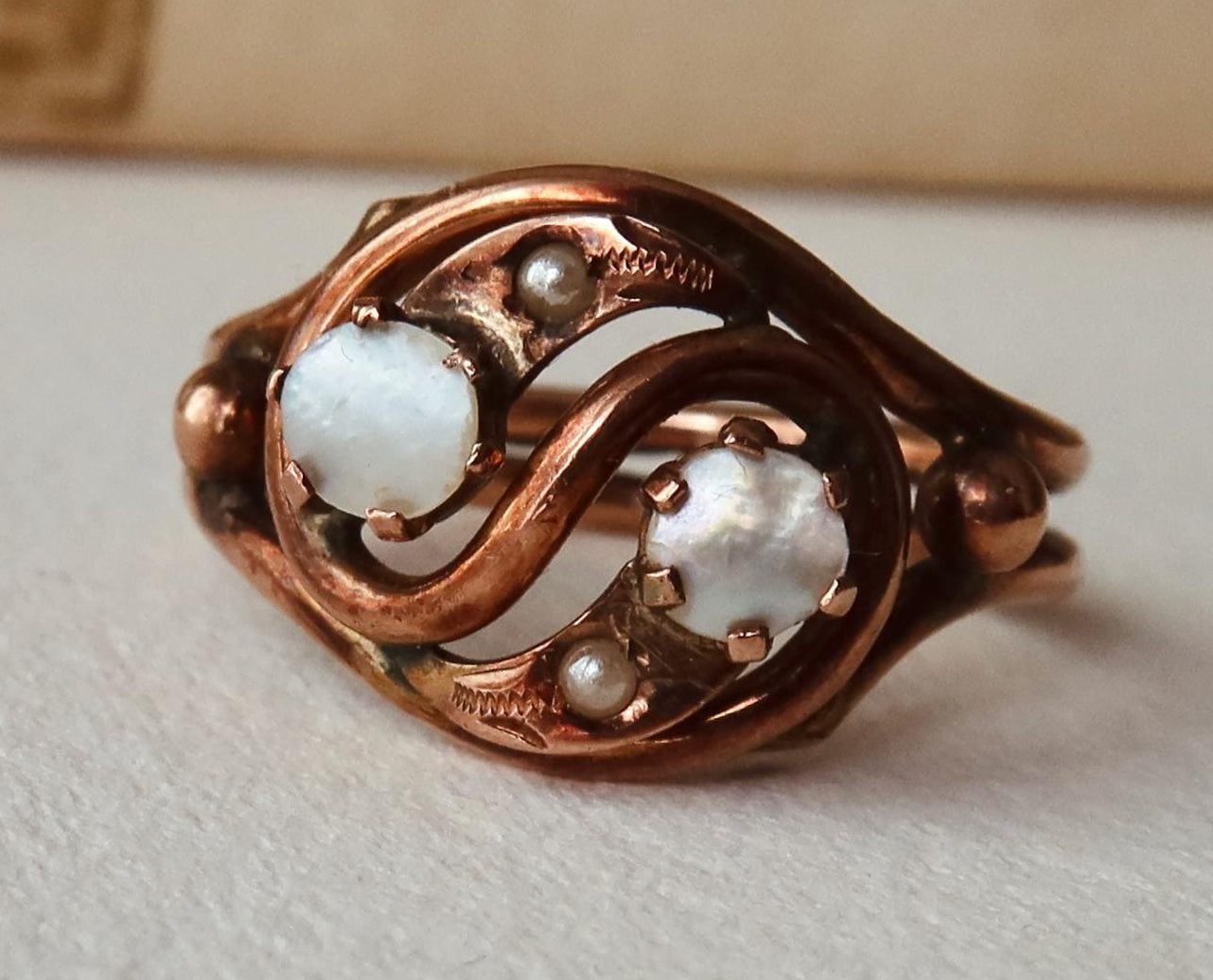 Antique Italian Ring, 9k Rose Gold and Mother of Pearl 1850s
