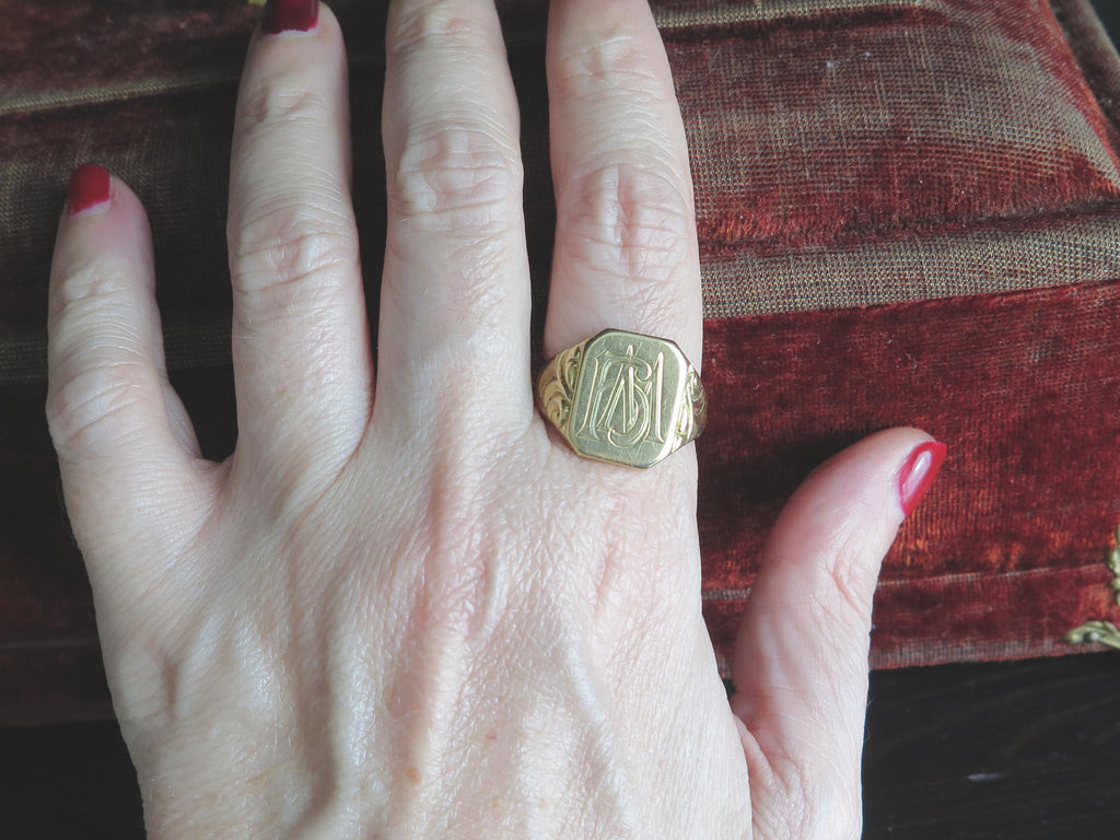 Antique 18k Rose Gold Signet Ring: Art Deco HM Monogram