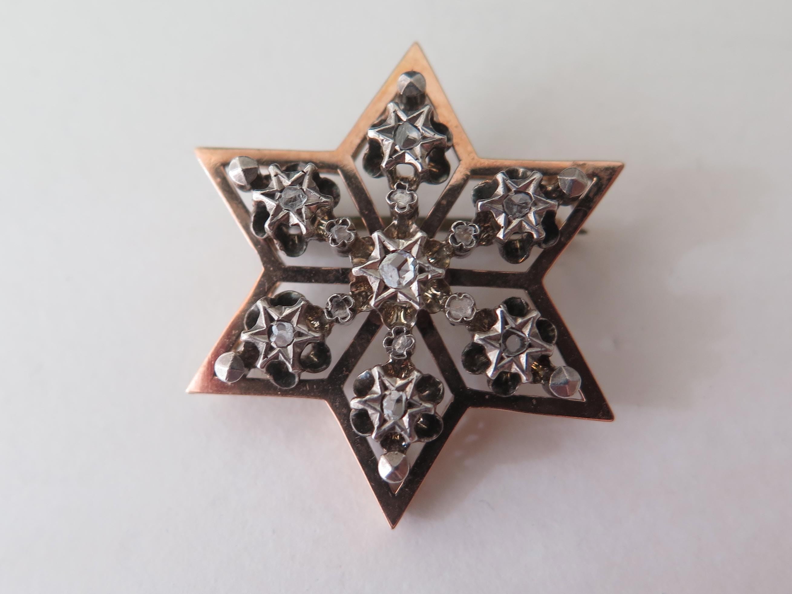 French Antique 18k Gold & Diamond “Toile de Digne” Star Brooch – c. 1880