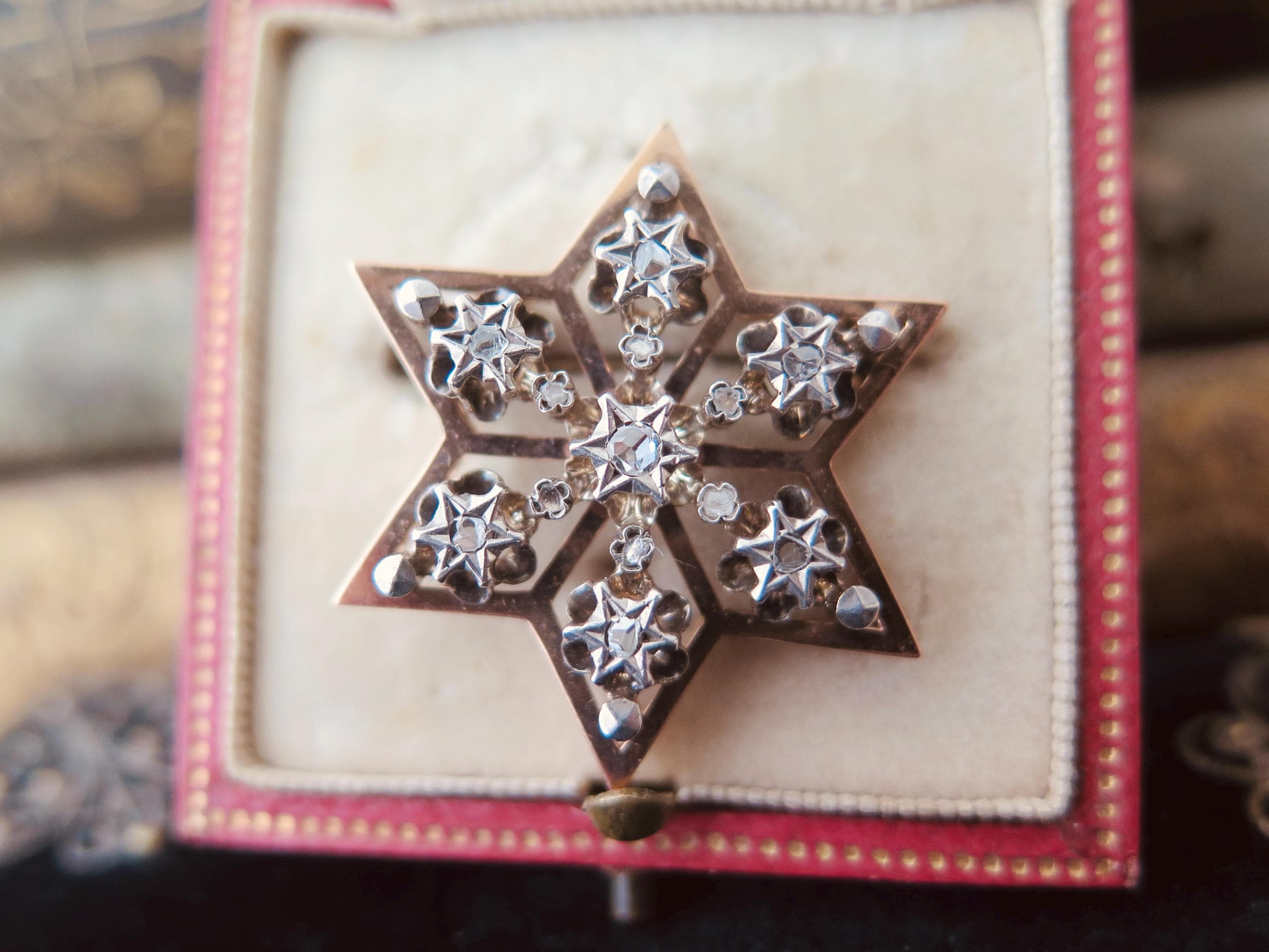 French Antique 18k Gold & Diamond “Toile de Digne” Star Brooch – c. 1880