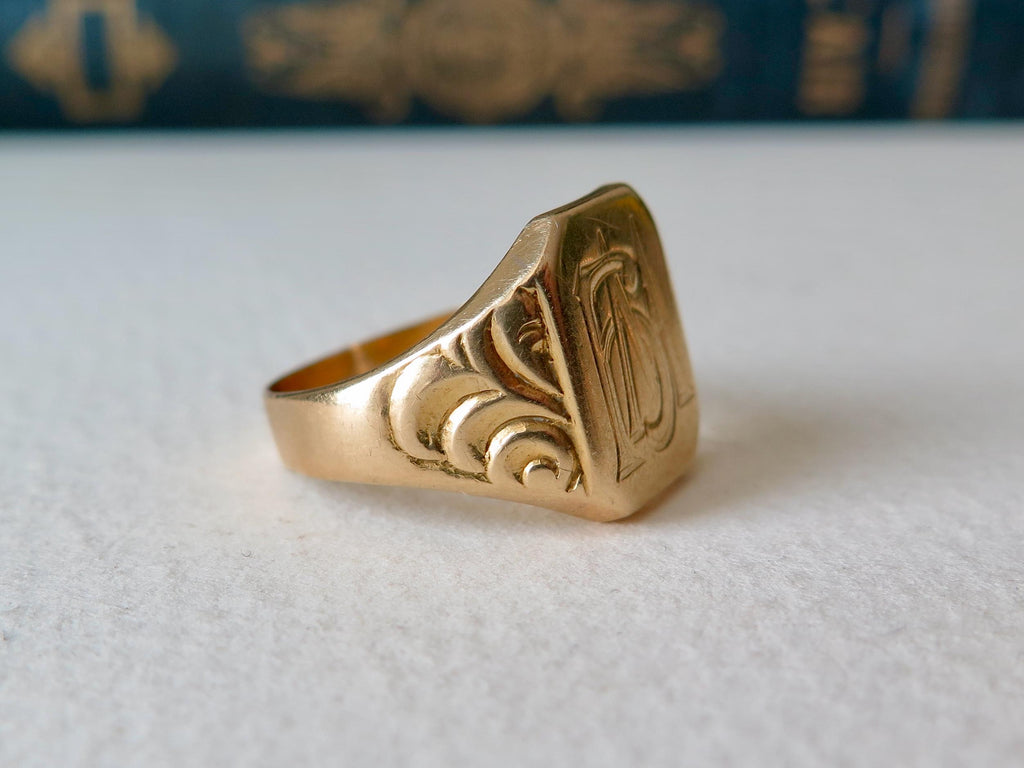 Antique 18k Rose Gold Signet Ring: Art Deco HM Monogram