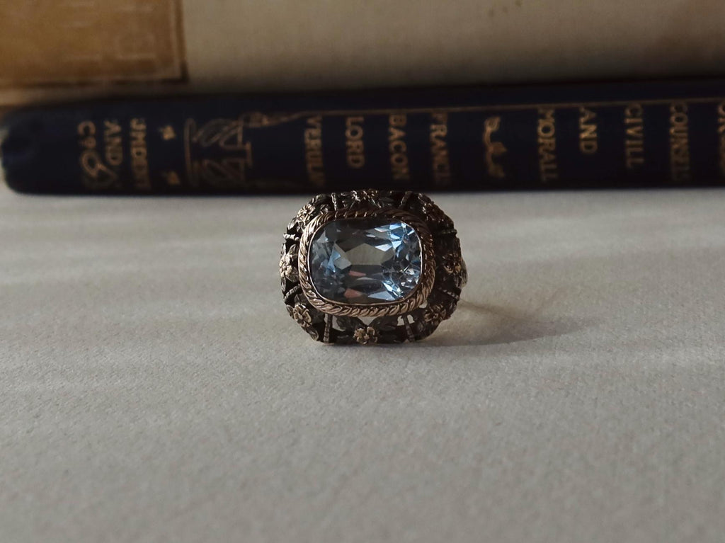 Antique 18k Gold Ring with Synthetic Aquamarine