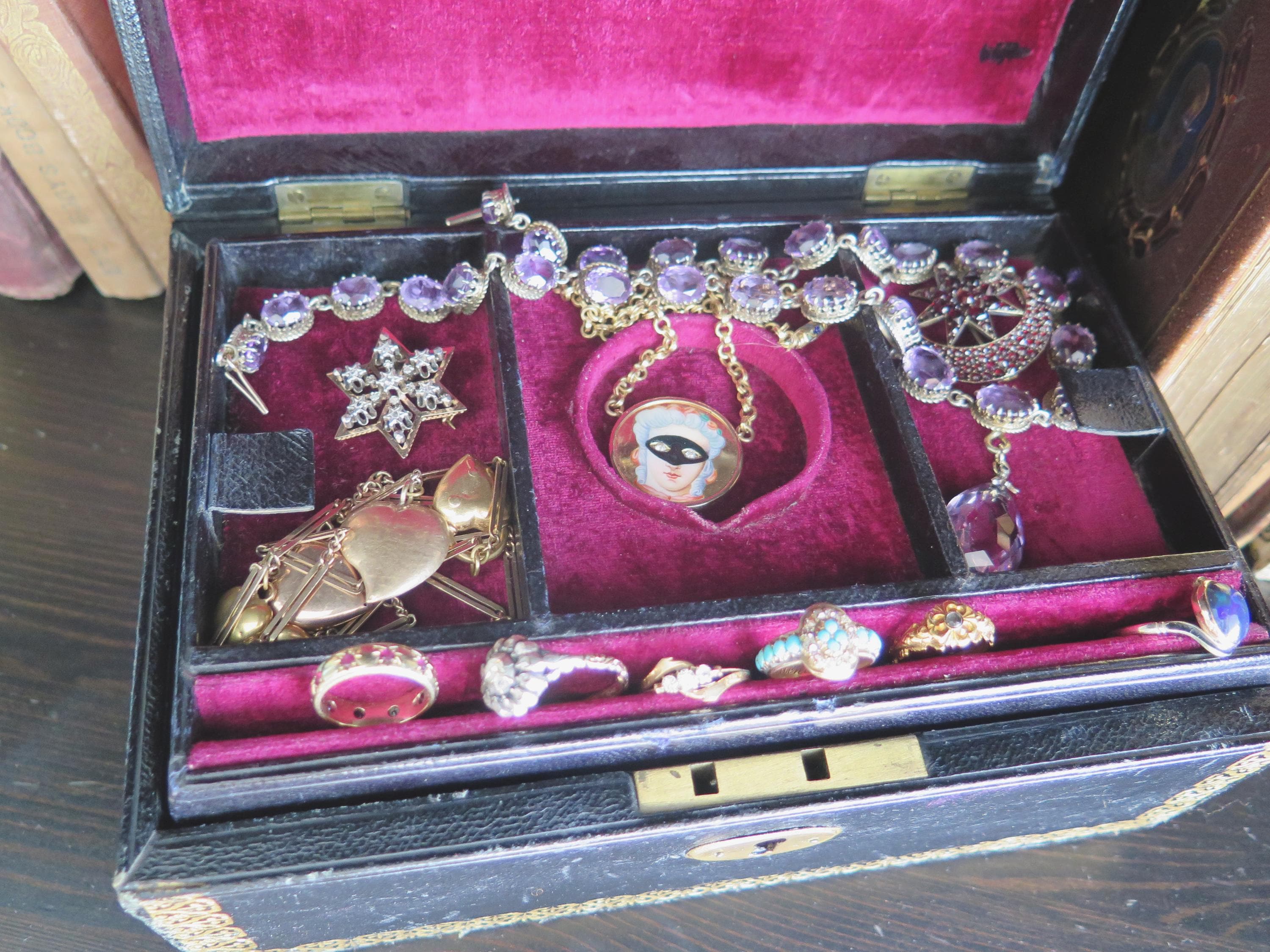 Antique Victorian Jewellery Casket – Gilt-tooled Leather, Brass Fittings & Deep Crimson Velvet