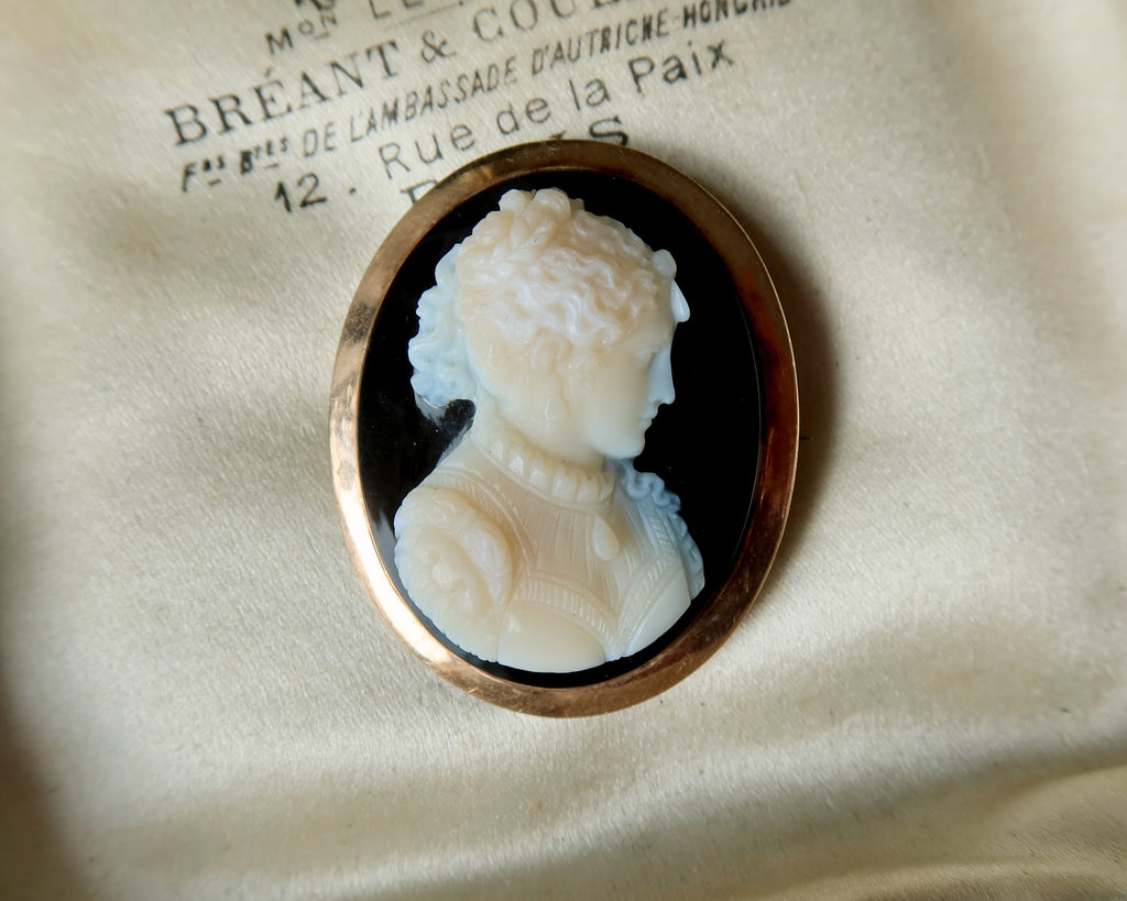 Antique Cameo Brooch Pendant in 14k Gold