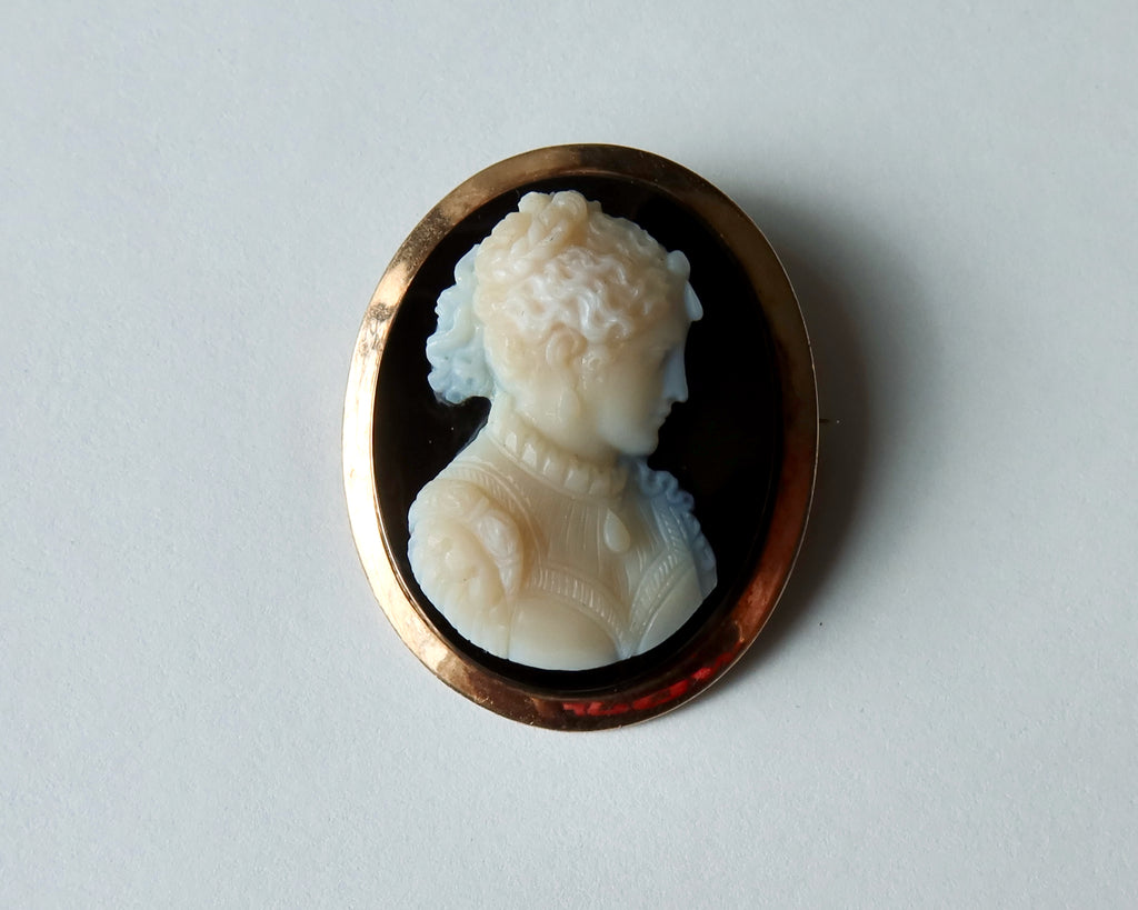 Antique Cameo Brooch Pendant in 14k Gold