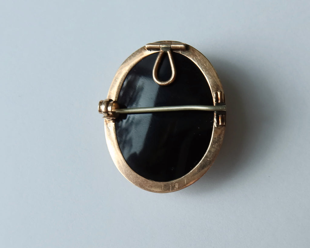 Antique Cameo Brooch Pendant in 14k Gold