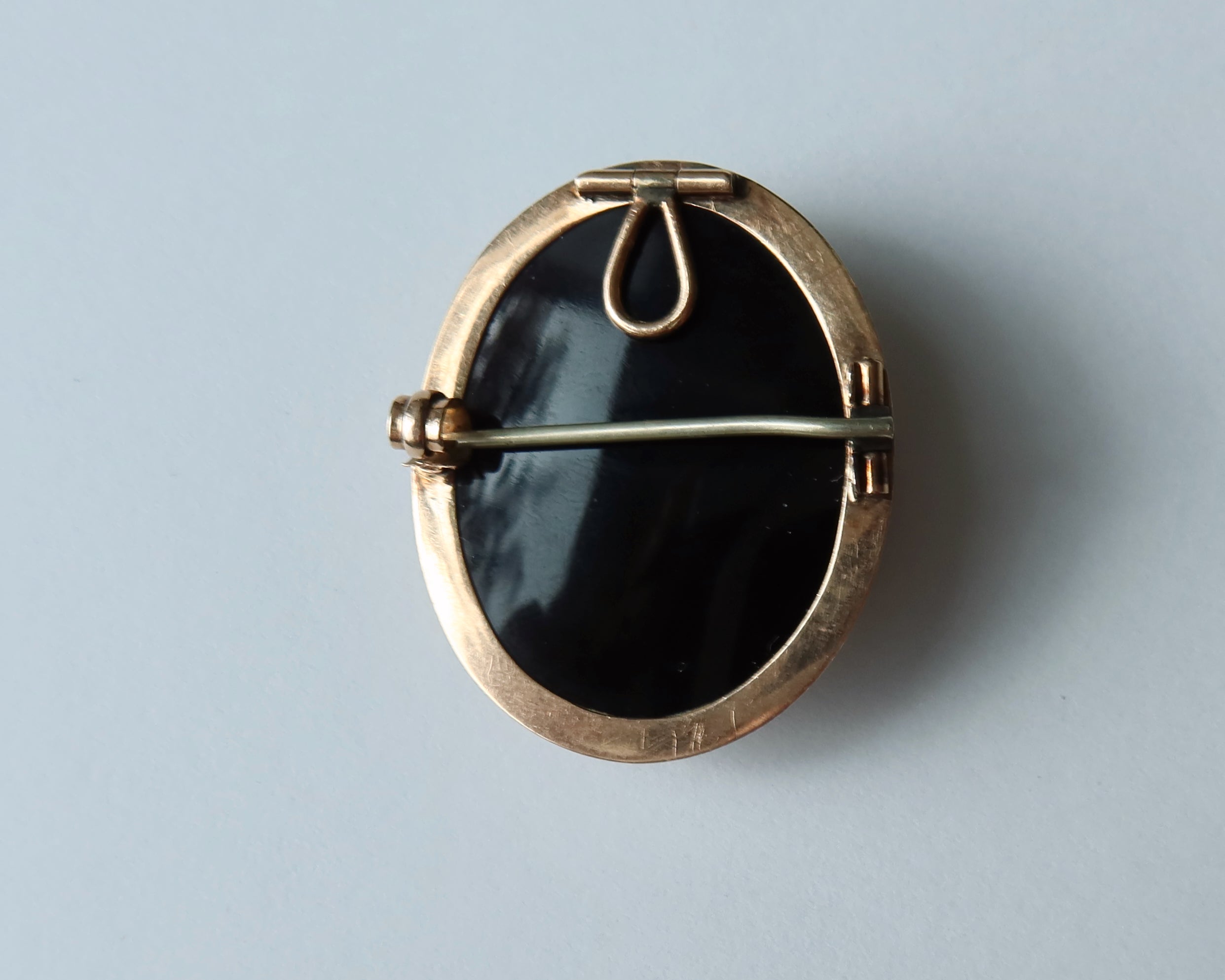 Antique Cameo Brooch Pendant in 14k Gold