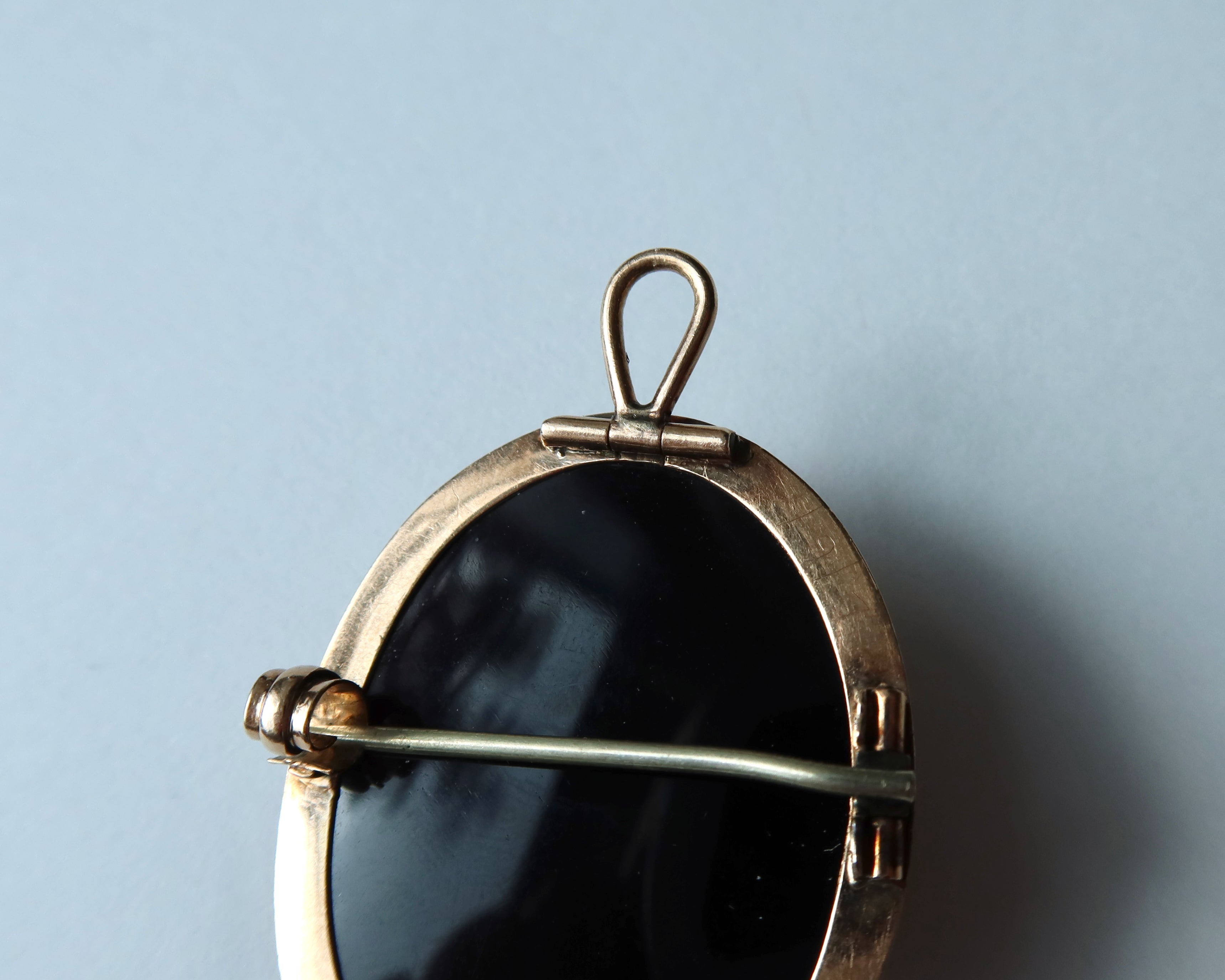Antique Cameo Brooch Pendant in 14k Gold
