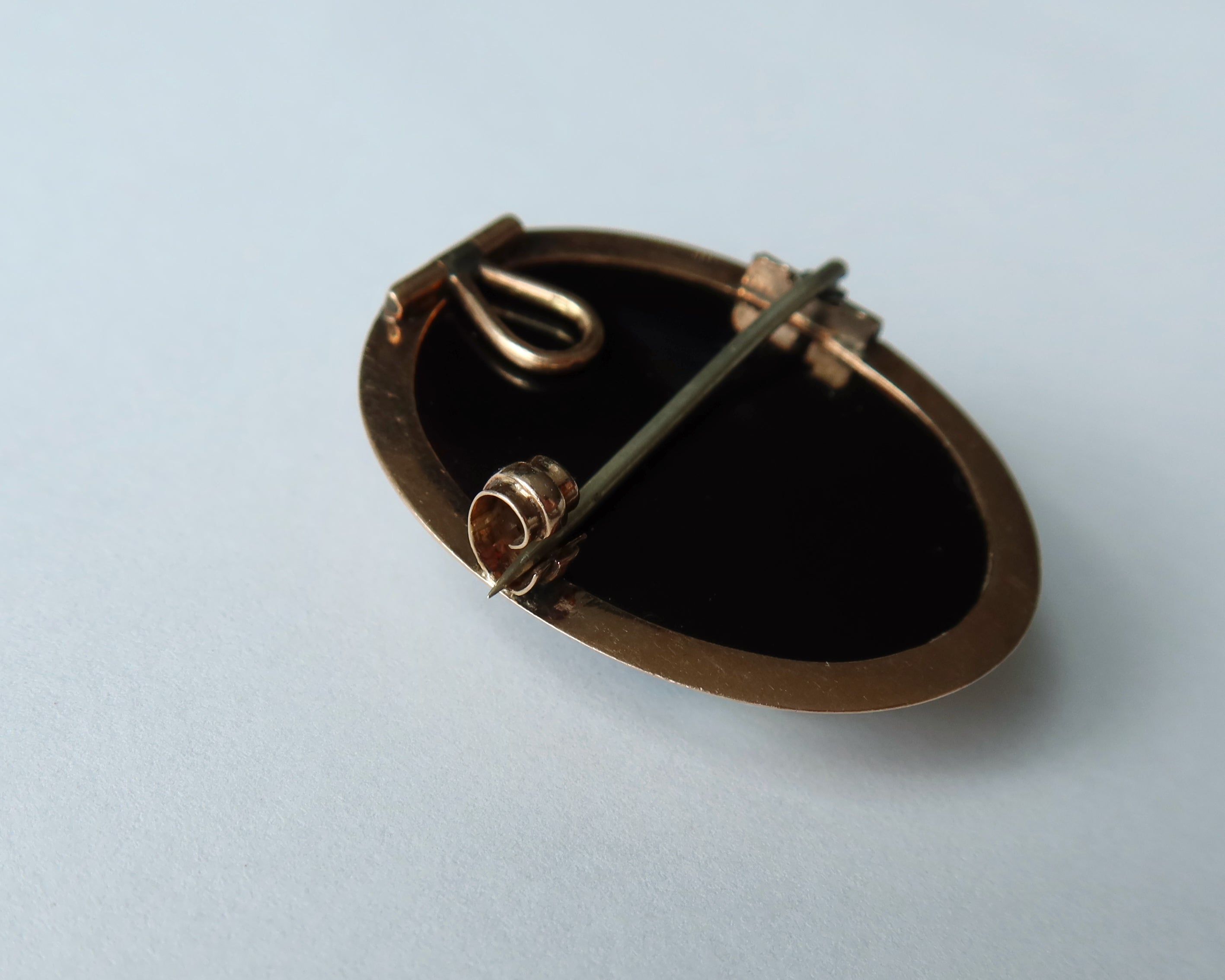 Antique Cameo Brooch Pendant in 14k Gold