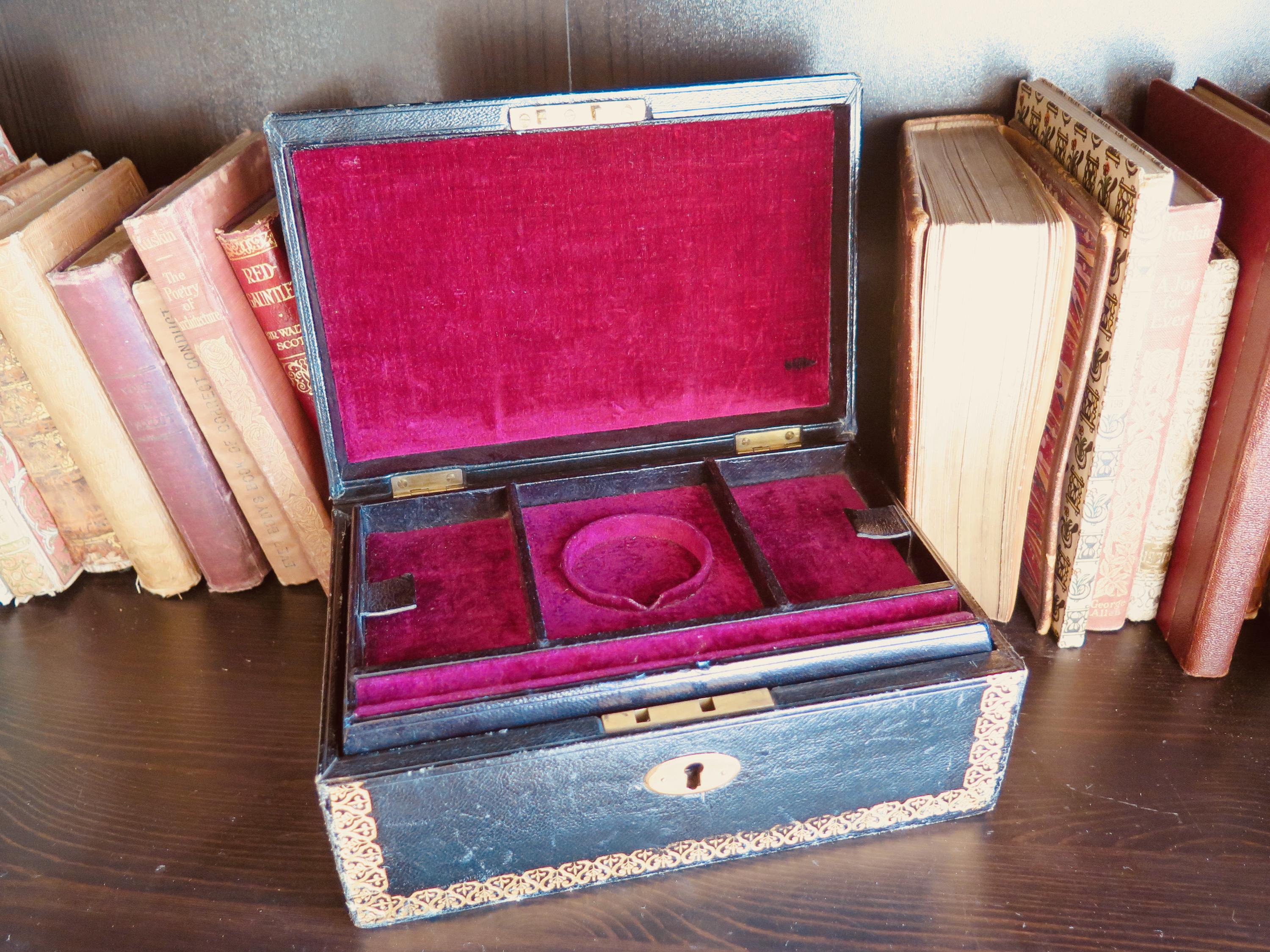 Antique Victorian Jewellery Casket – Gilt-tooled Leather, Brass Fittings & Deep Crimson Velvet