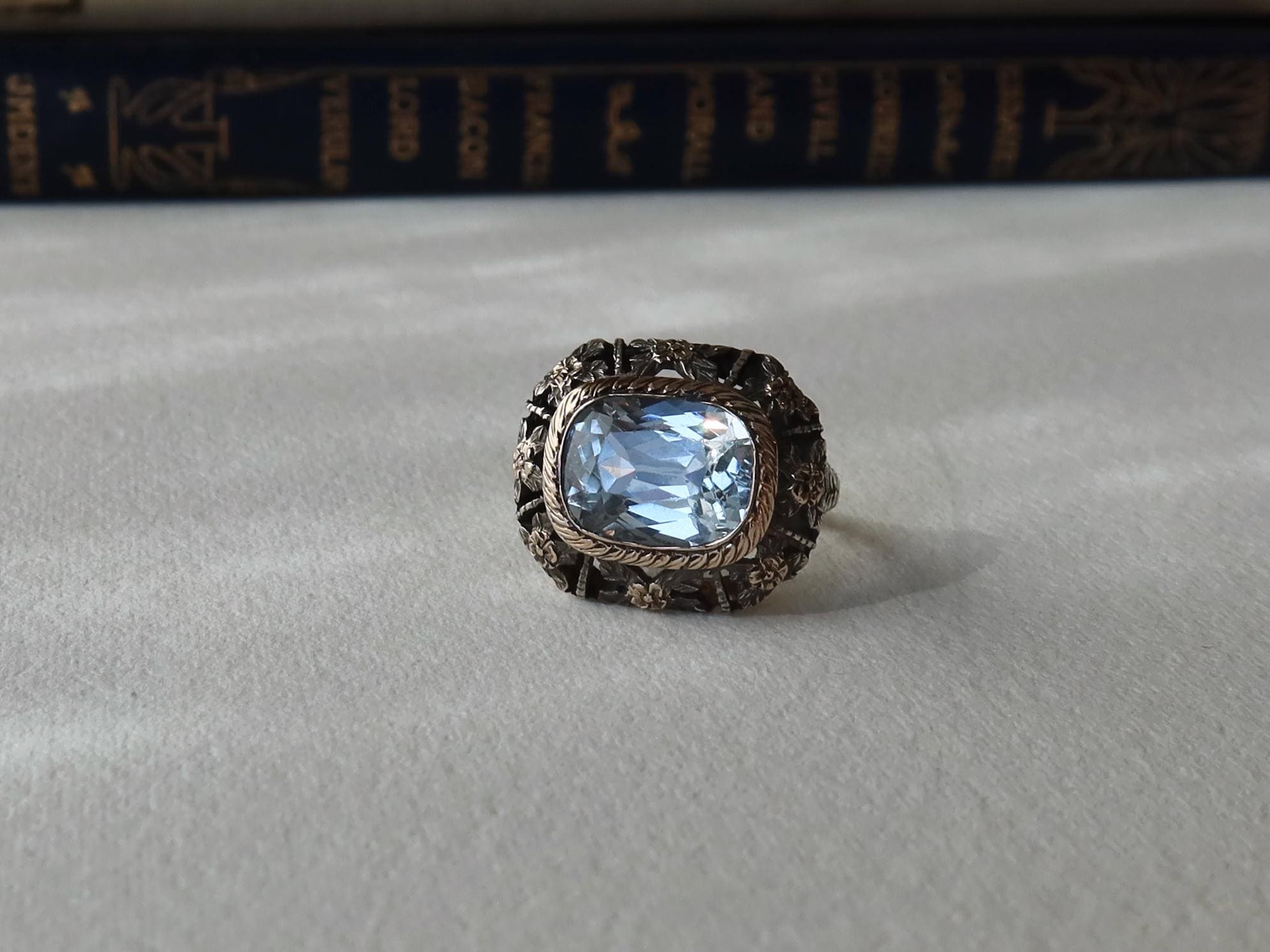 Antique 18k Gold Ring with Synthetic Aquamarine