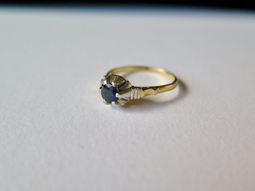 Antique Art Deco 18k Gold Sapphire Ring: Openwork Solitaire
