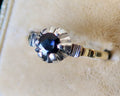Antique Art Deco 18k Gold Sapphire Ring: Openwork Solitaire