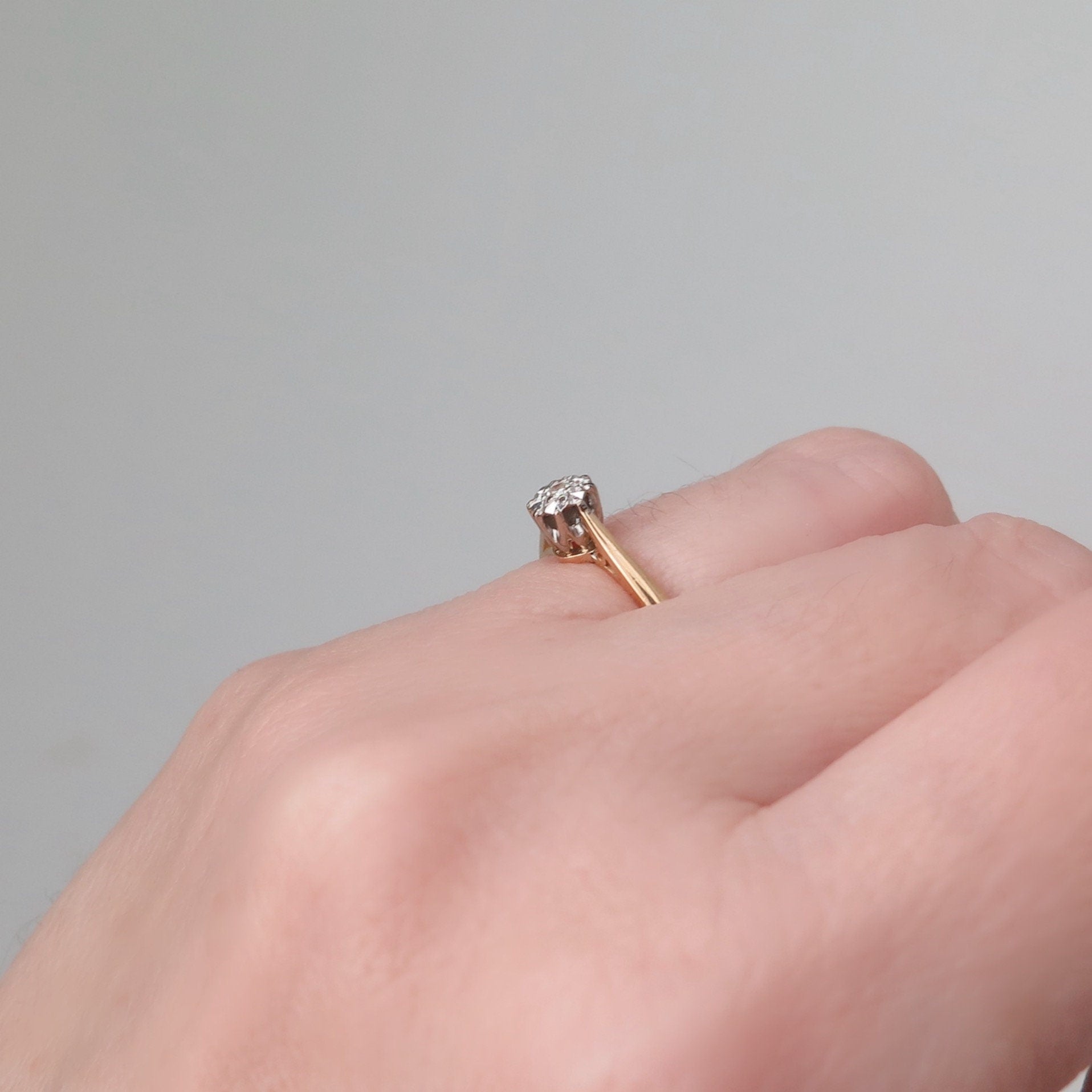 Vintage 18k Gold Diamond Solitaire Ring: Star Set Engagement Ring