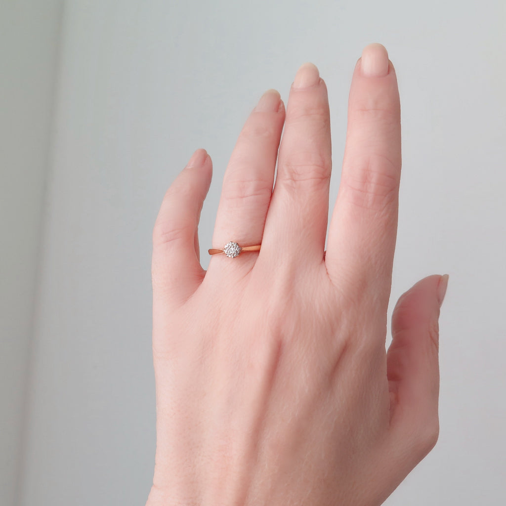 Vintage 18k Gold Diamond Solitaire Ring: Star Set Engagement Ring