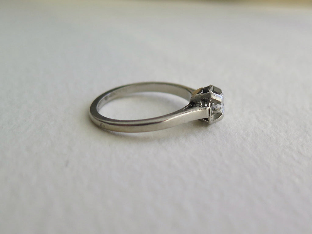 Antique Art Deco Platinum Diamond Solitaire Ring (0.25 ct)