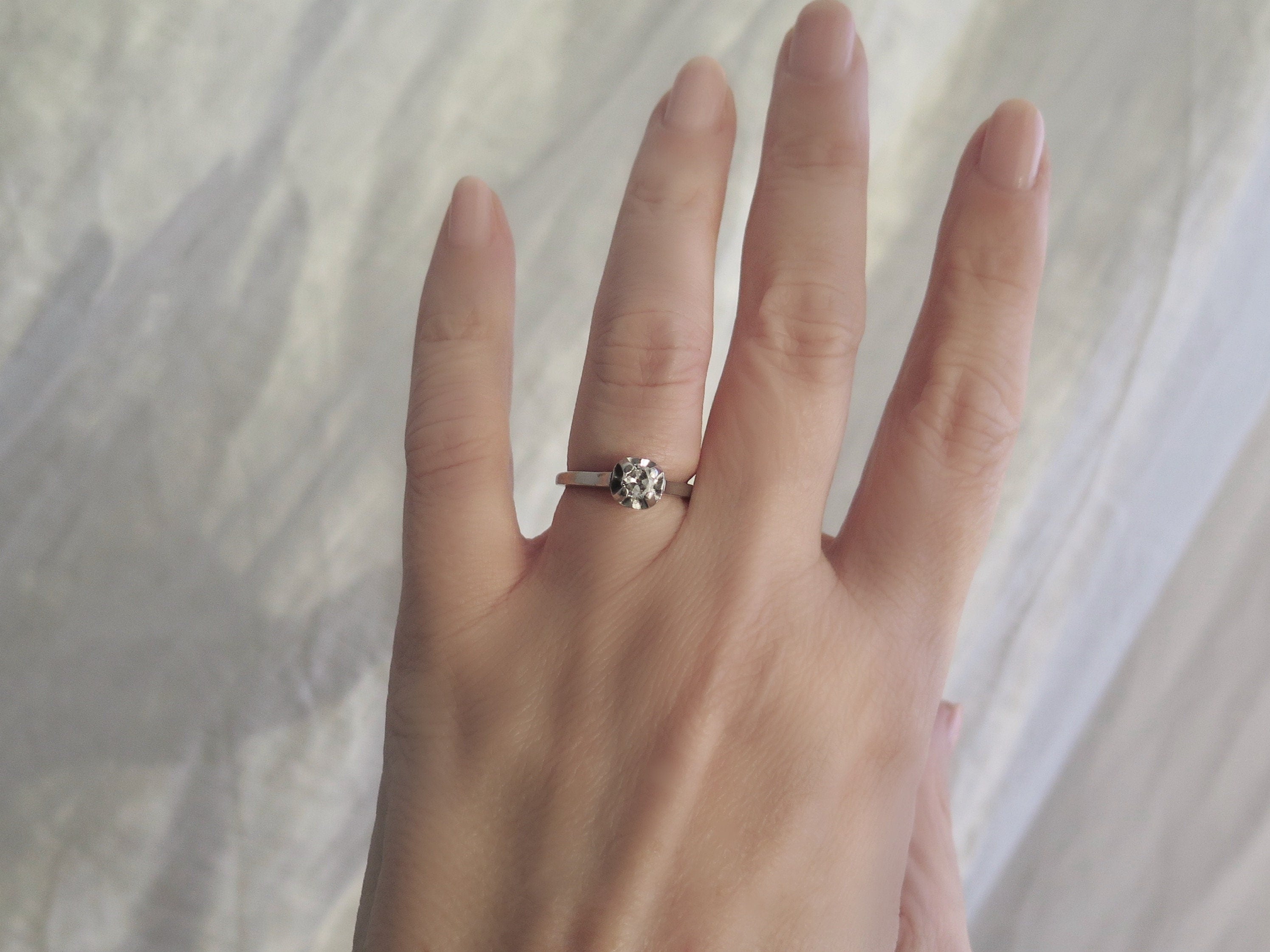 Antique Art Deco Platinum Diamond Solitaire Ring (0.25 ct)