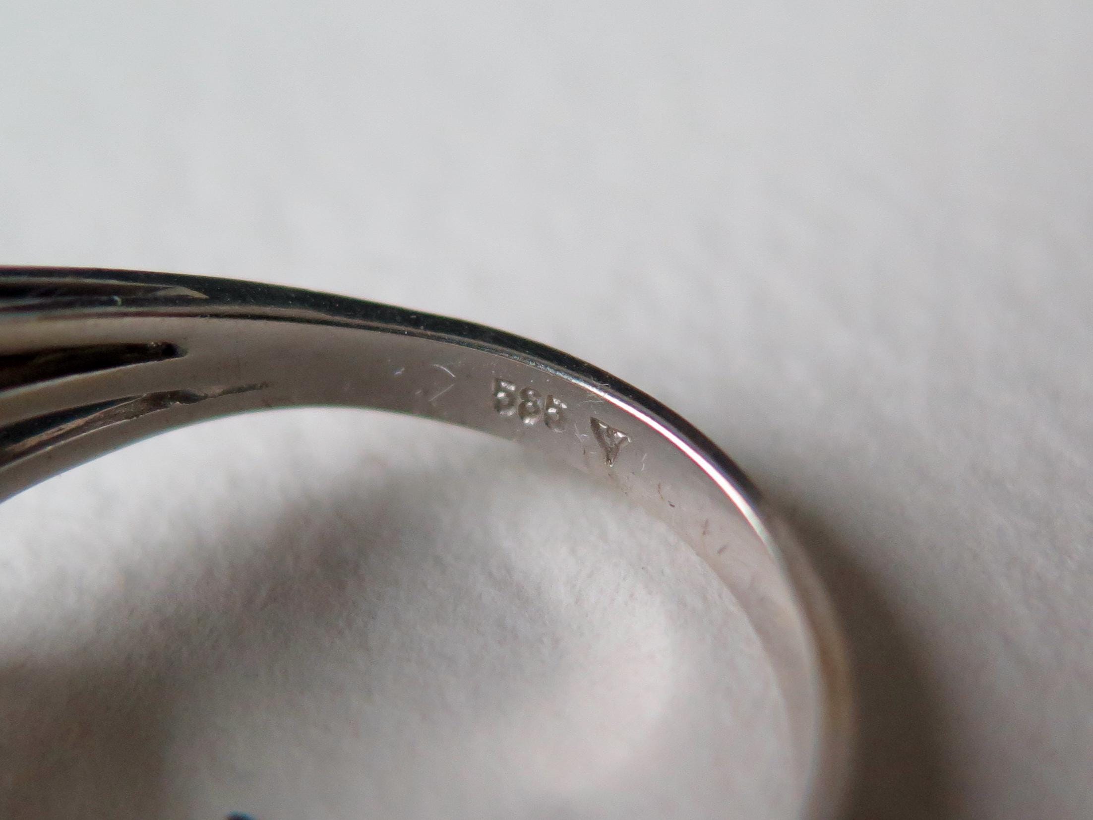 Vintage 14k White Gold Diamond Trilogy Ring