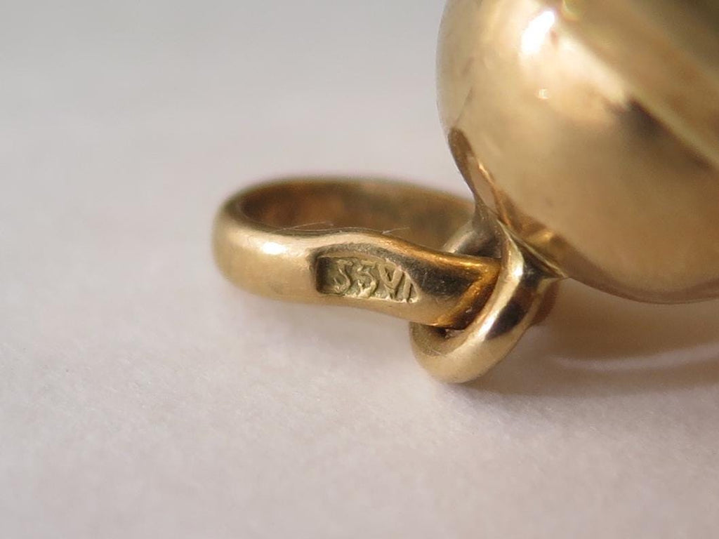 Vintage 18k Gold Chrysoprase Pendant: Mid-Century Italian Orb