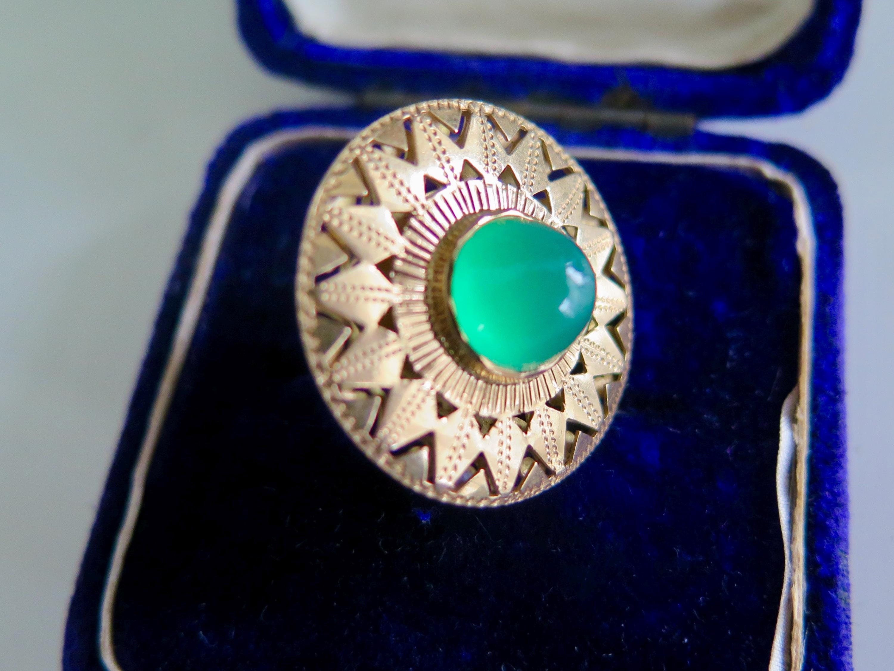 Vintage 18k gold orb pendant with chrysoprase cabochon