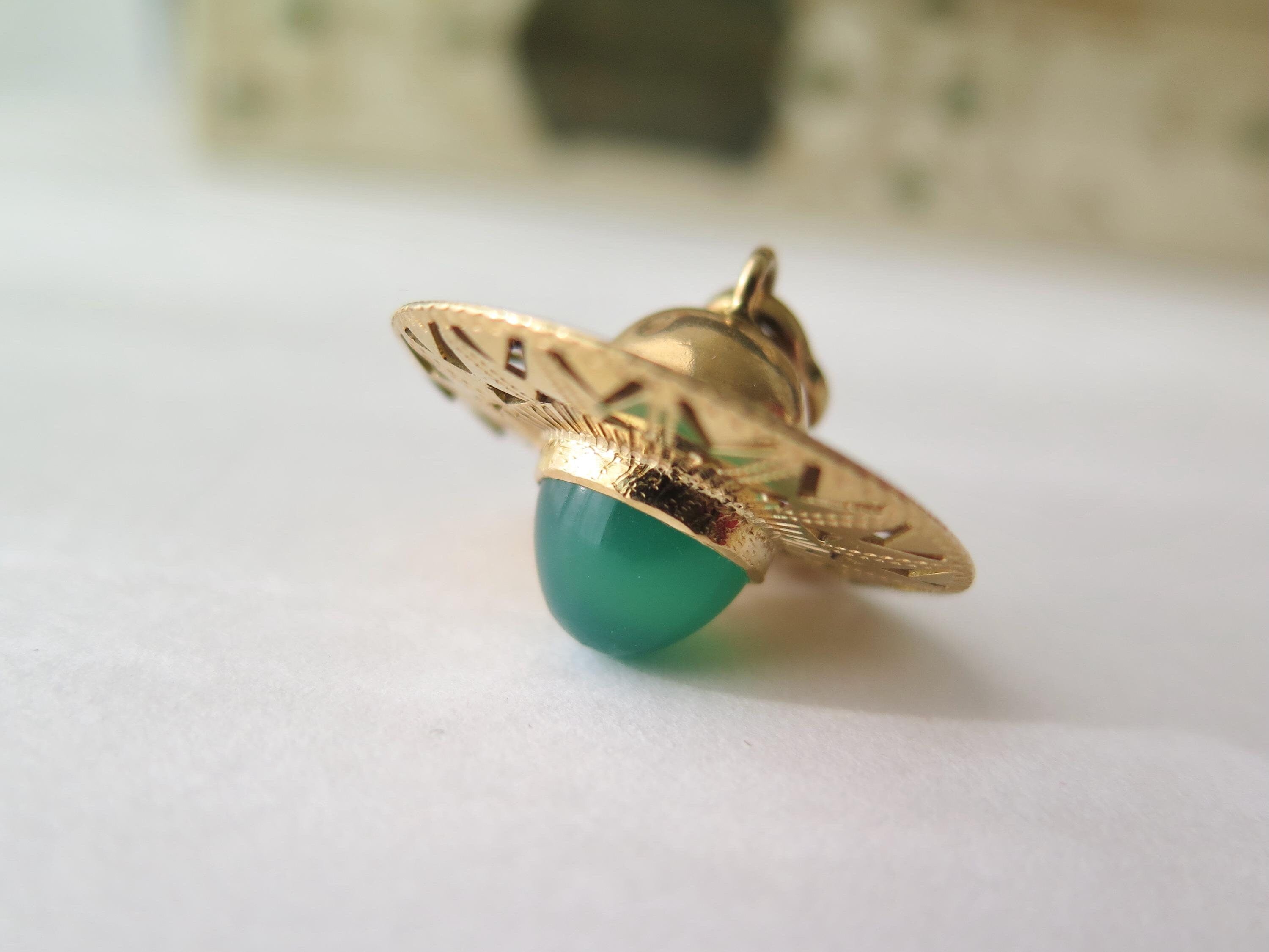 Vintage Italian midcentury 18k gold pendant with chrysoprase