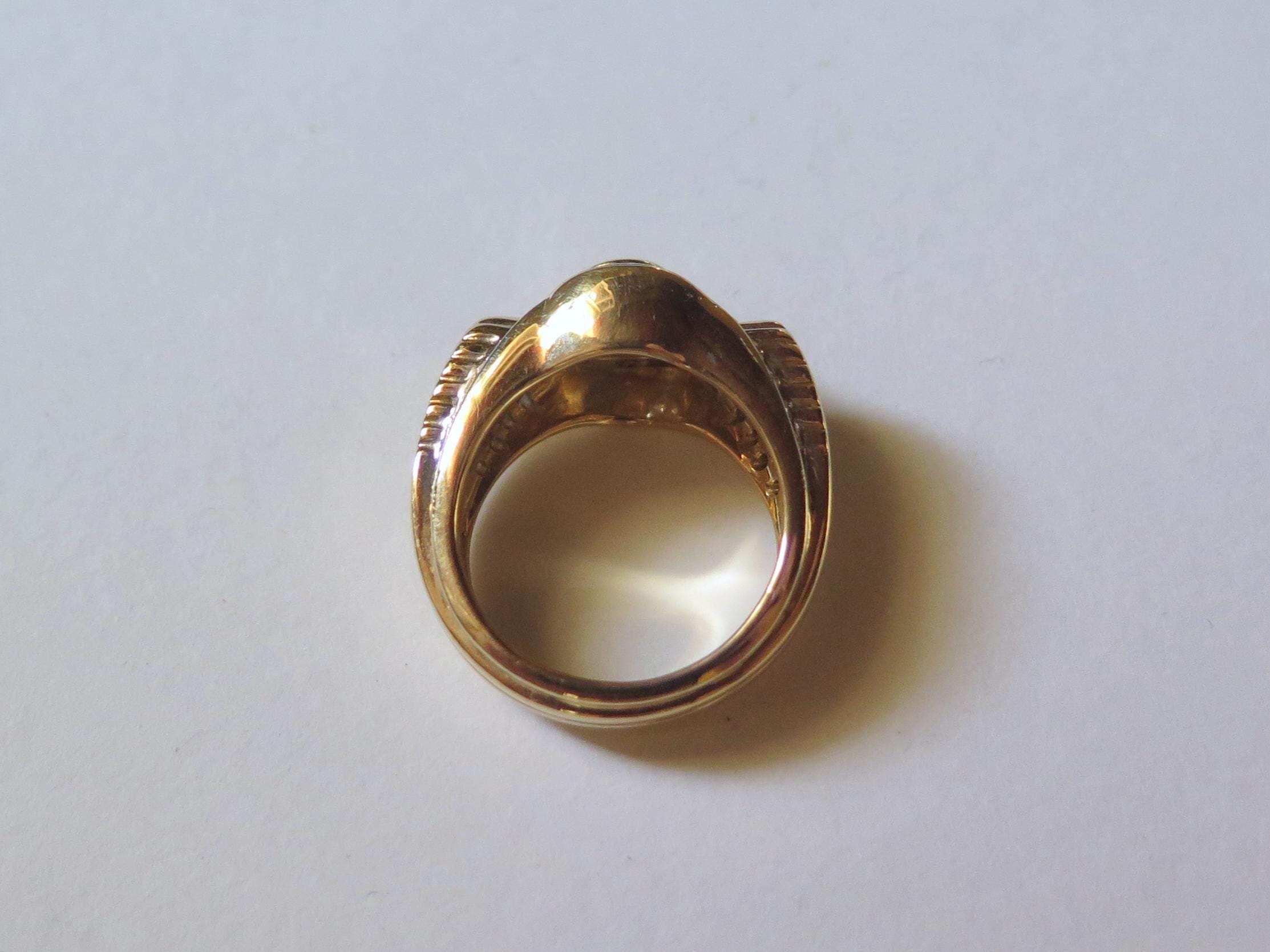 Vintage 1940s Tank Ring in 18k Gold with Diamonds – Retro Bold Design
