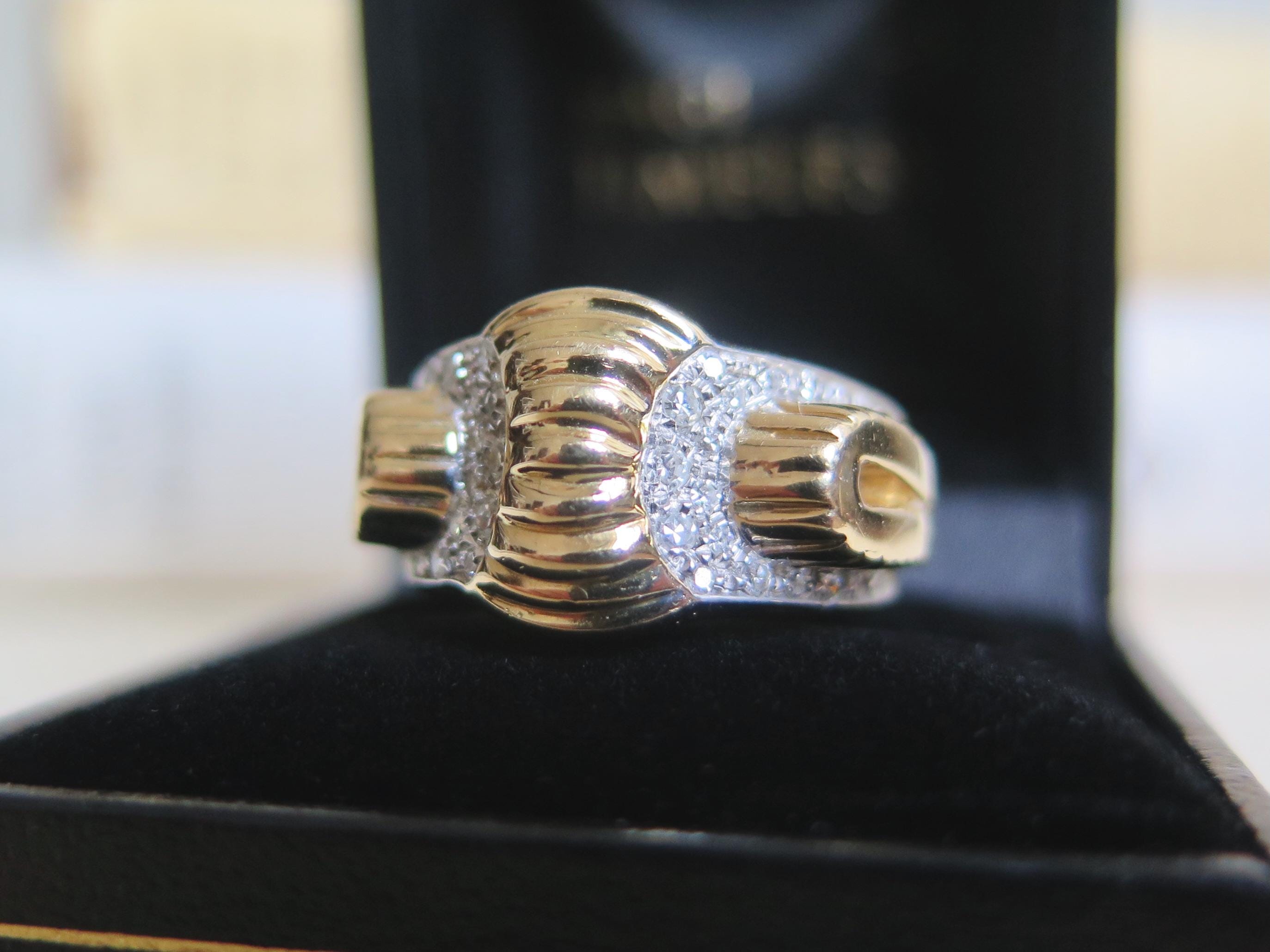 Vintage 1940s Tank Ring in 18k Gold with Diamonds – Retro Bold Design