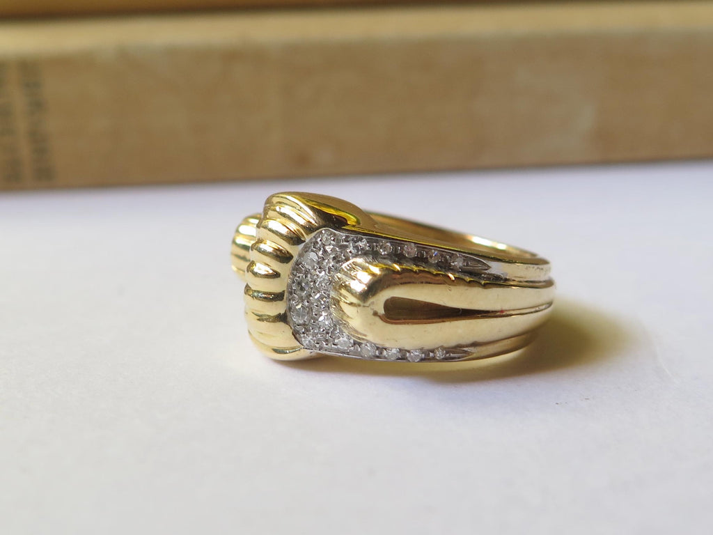 Vintage 1940s Tank Ring in 18k Gold with Diamonds – Retro Bold Design