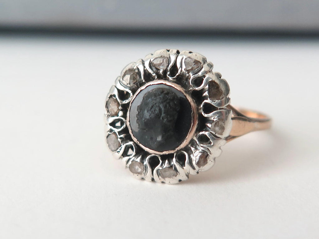 Antique Victorian Ring in 18K Gold with Diamonds and Blackamoor Cameo on Onyx