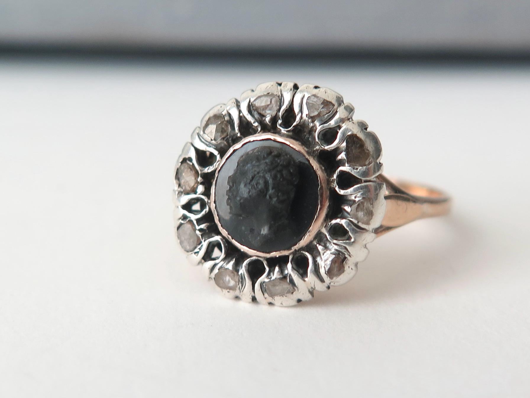 Antique Victorian Ring in 18K Gold with Diamonds and Blackamoor Cameo on Onyx