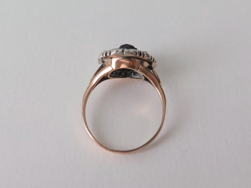 Antique Victorian Ring in 18K Gold with Diamonds and Blackamoor Cameo on Onyx