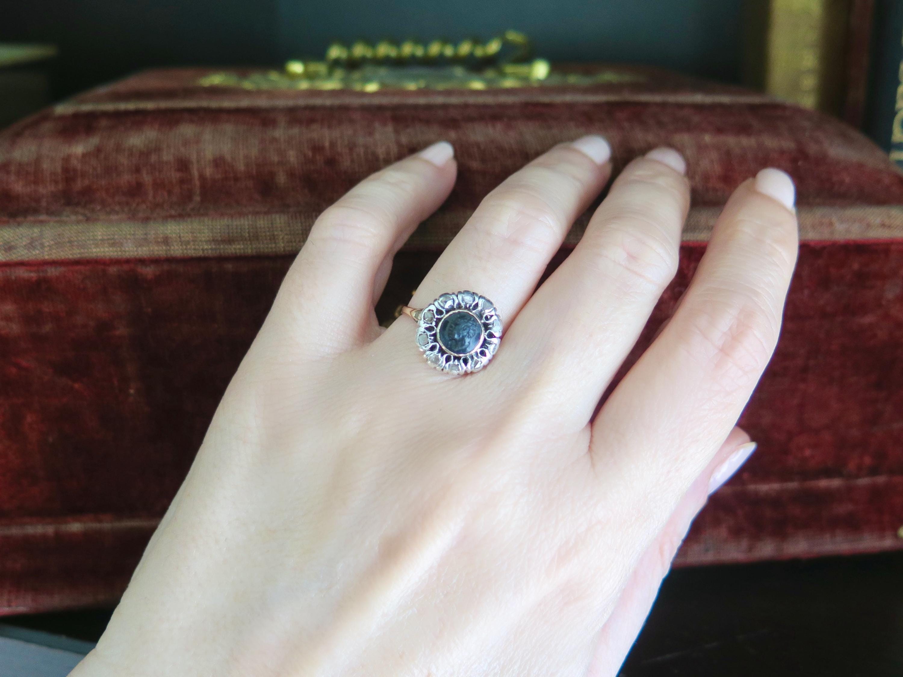 Antique Victorian Ring in 18K Gold with Diamonds and Blackamoor Cameo on Onyx