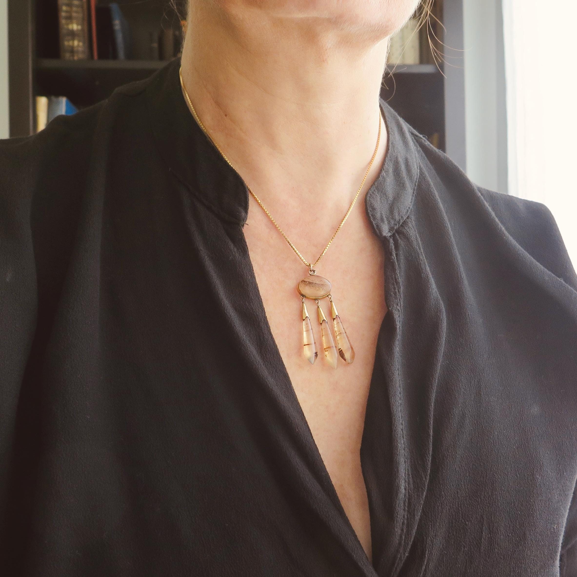 Victorian 14K Gold and Banded Agate Pendant Necklace
