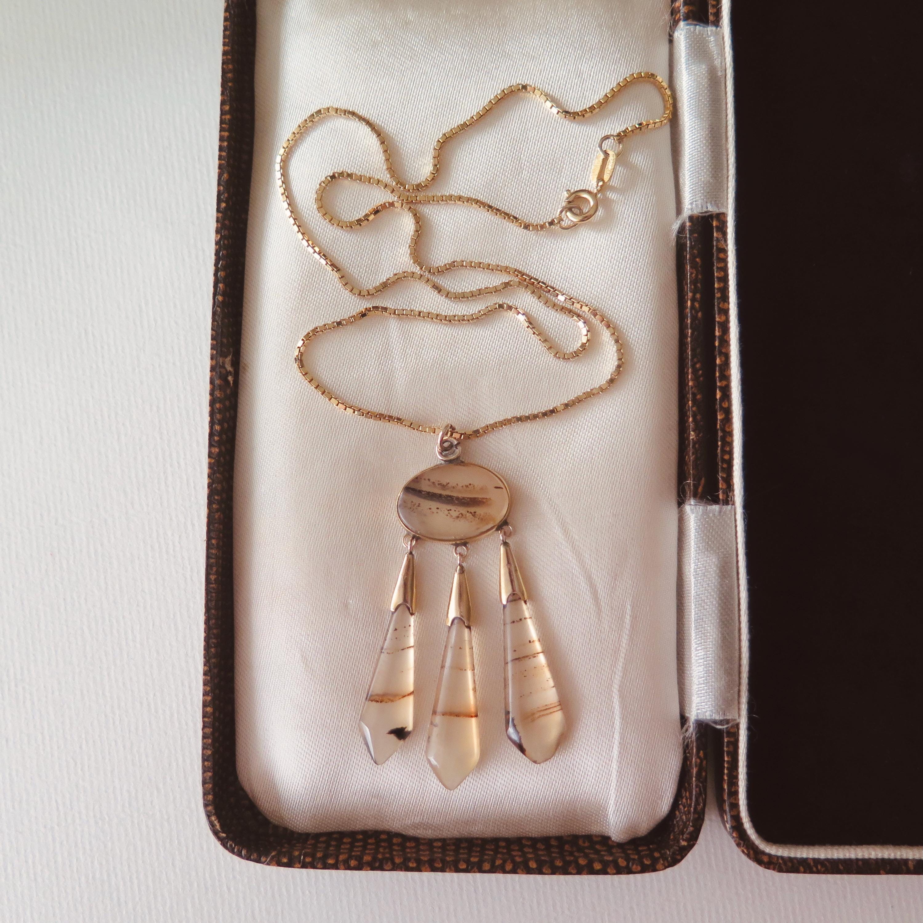Victorian 14K Gold and Banded Agate Pendant Necklace