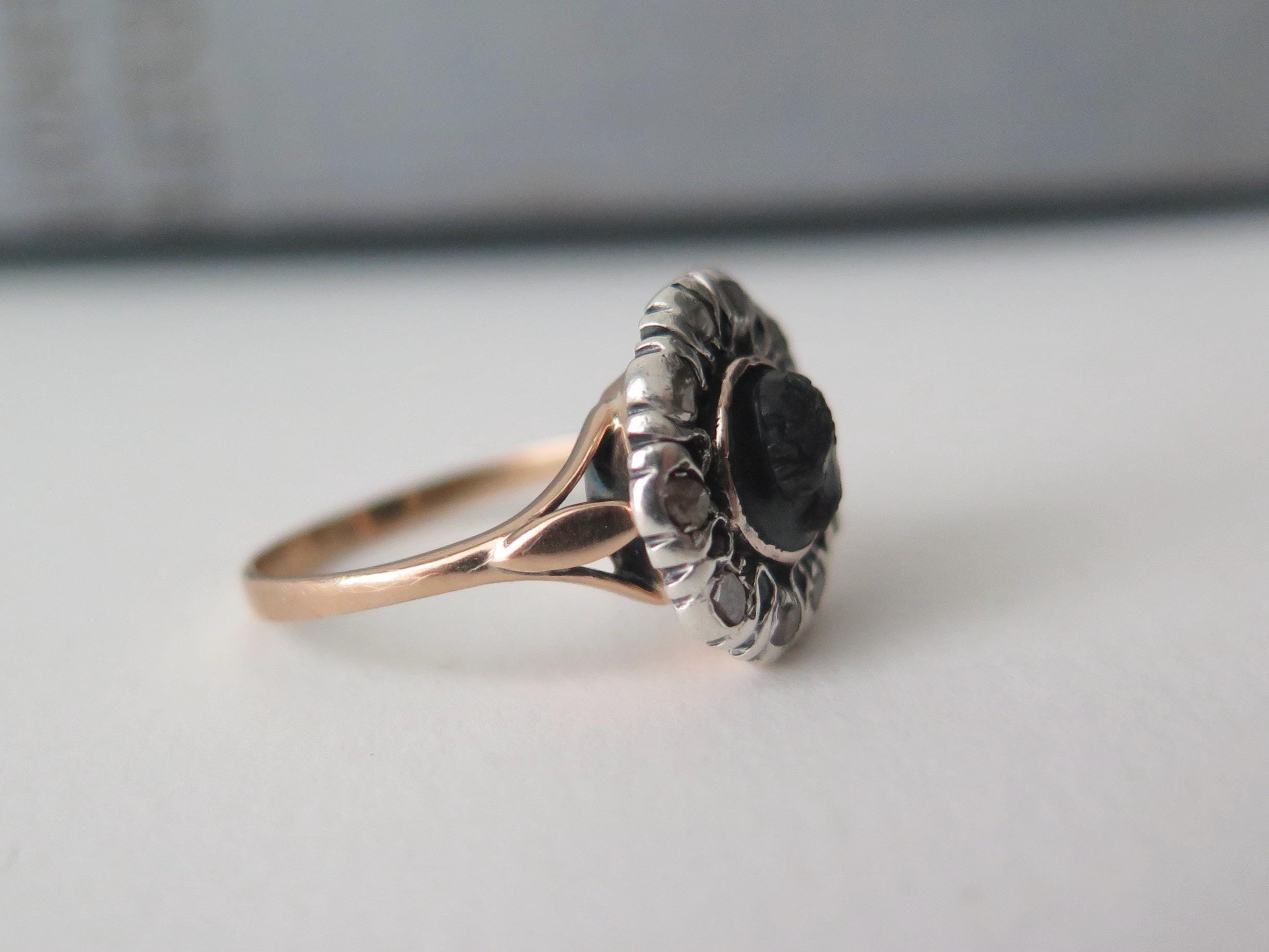 Antique Victorian Ring in 18K Gold with Diamonds and Blackamoor Cameo on Onyx