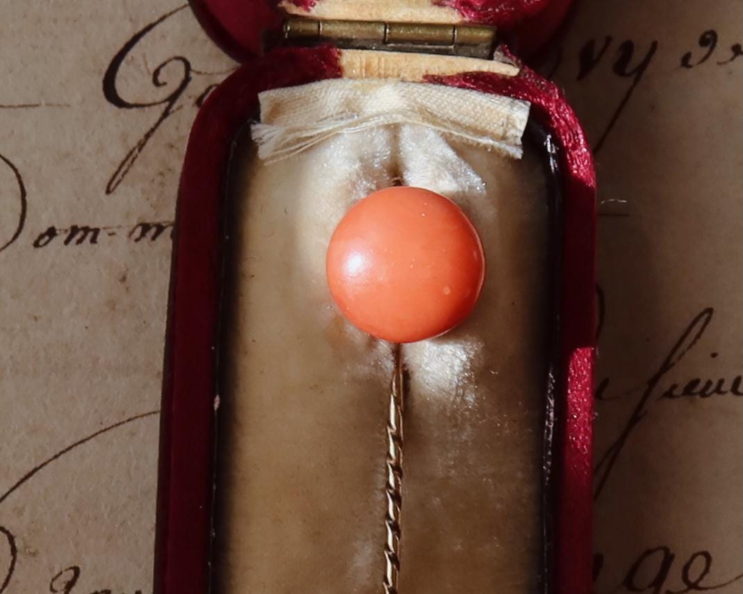 Antique 14K Gold Tie Pin with Natural Coral Cabochon